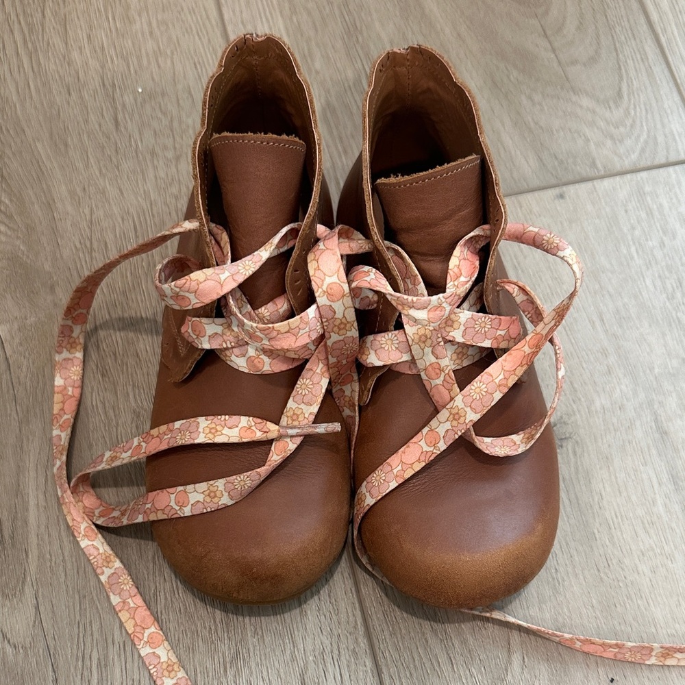 Adelisa and Co. kids size 27 Boots
